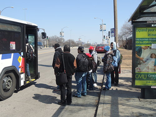 Forest Park students board the No. 59 MetroBus at the Oakland Ave. bus stop on a chilly afternoon. (Photo by DeJuan Baskin)