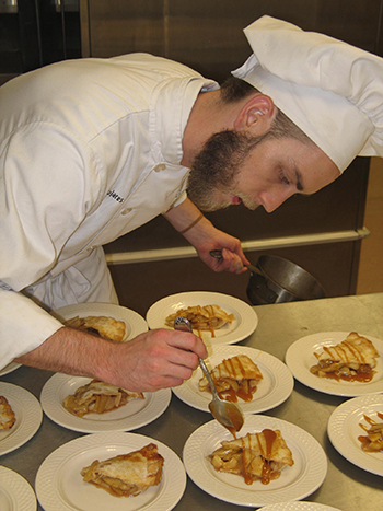 Theron Parjares puts finishing touches on apple pie. (Photo by DeJuan Baskin)